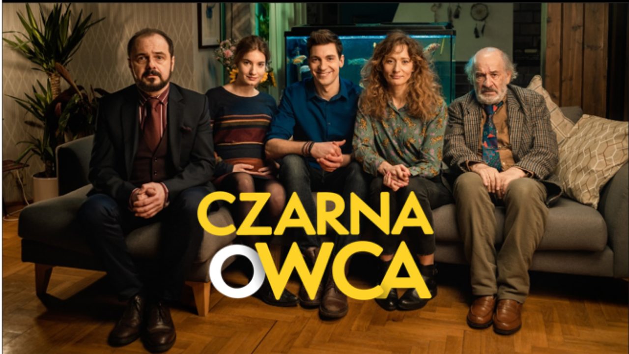 Czarna owca_film_aktorzy na kanapie