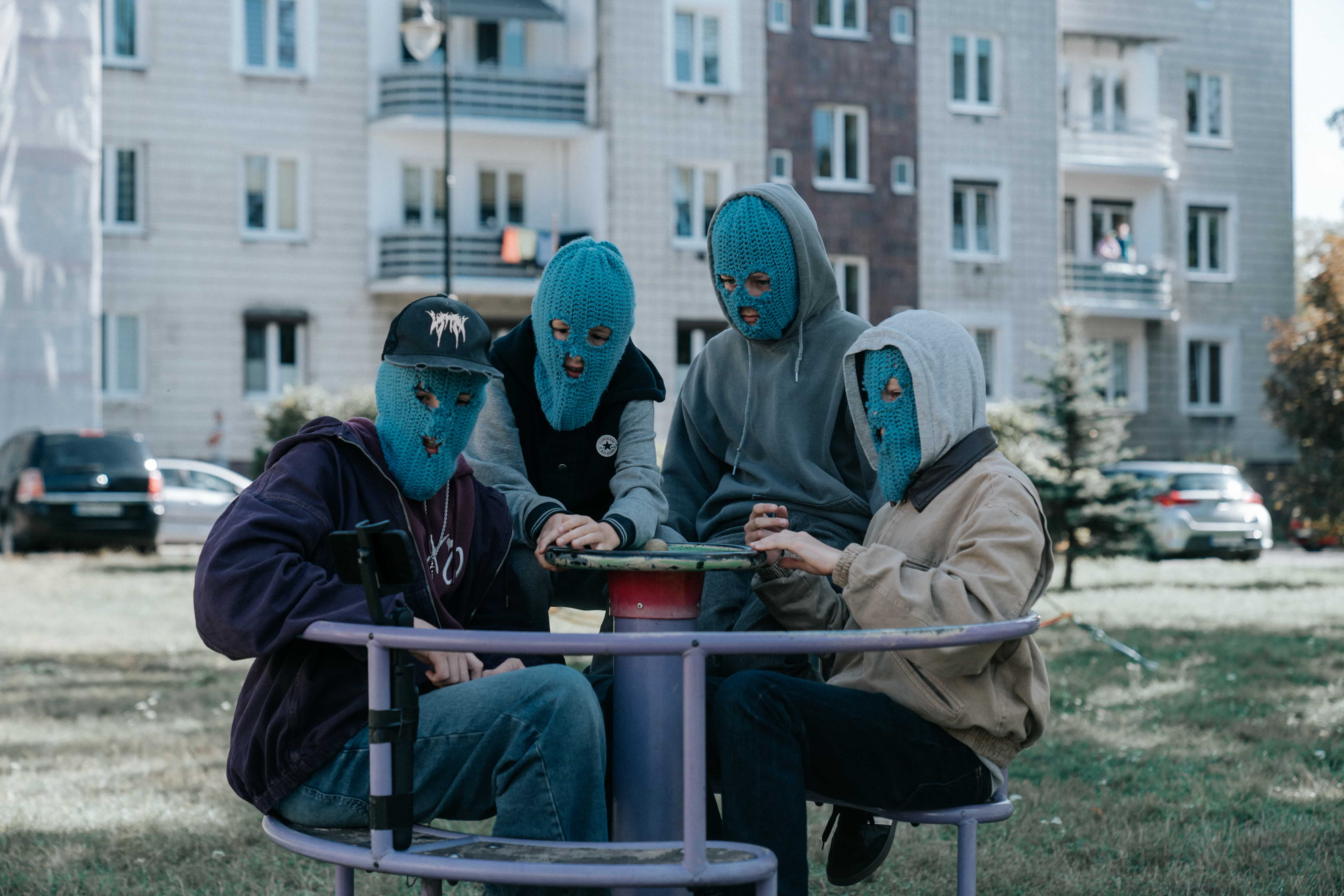 „Ministranci” wymierzają karę za grzechy – zakończono zdjęcia do nowego filmu Piotra Domalewskiego