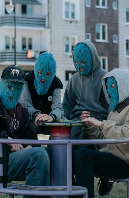 Podsłuch w konfesjonale – i co dalej? Zobacz zwiastun filmu „Ministranci”