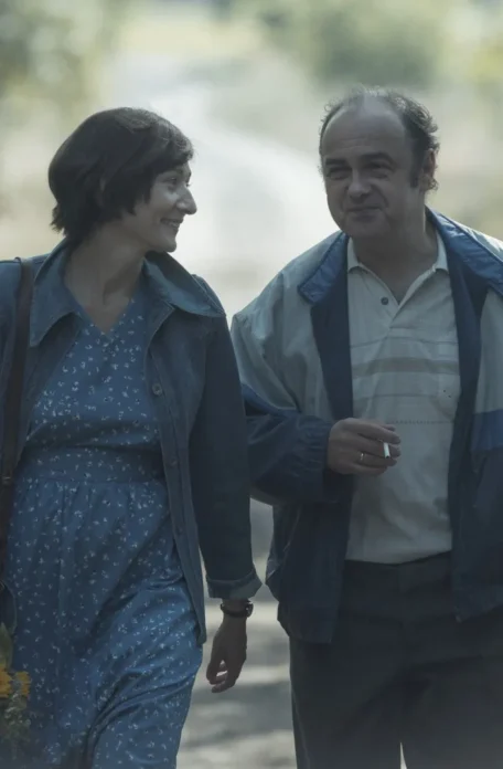 Arkadiusz Jakubik i Magdalena Popławska jako Jacek i Grażyna Kuroniowie. Historia miłości, która zmieniała Polskę – pierwsze zdjęcia z planu filmu Piotra Domalewskiego